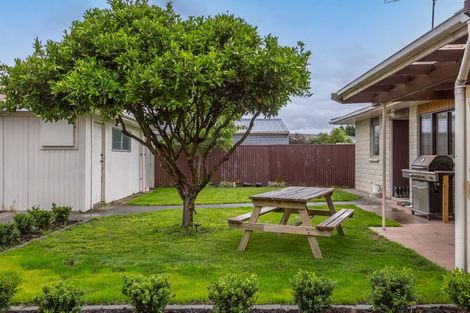 Photo of property in 14 Fisher Place, Carterton, 5713