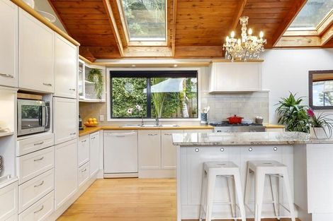 Photo of property in 280 Shaw Road, Titirangi, Auckland, 0604