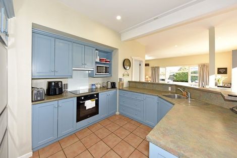 Photo of property in 37 Searells Road, Strowan, Christchurch, 8052