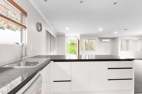 Photo of property in 58h Sunnyside Road, Sunnyvale, Auckland, 0612