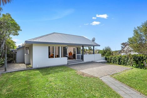 Photo of property in 8 Jean Place, Stanmore Bay, Whangaparaoa, 0932