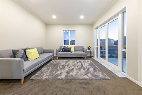 Photo of property in 10 Warbler Crescent, Papakura, 2110