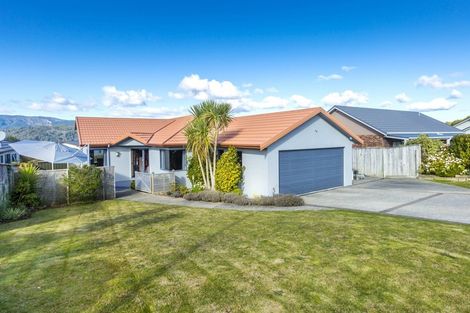 Photo of property in 7 Ormrod Grove, Riverstone Terraces, Upper Hutt, 5018