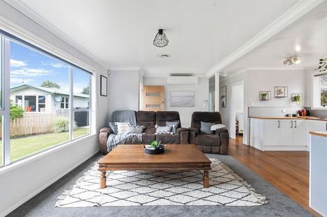 Photo of property in 13 Cooper Place, Papakura, 2110