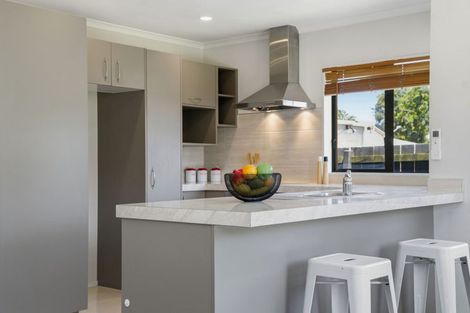 Photo of property in 25a Mcinnes Road, Weymouth, Auckland, 2103