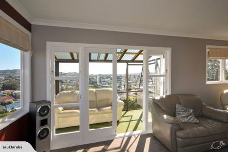 Photo of property in 48 Brooker Grove, Newlands, Wellington, 6037