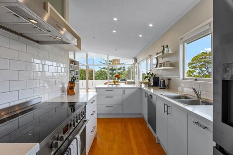 Photo of property in 21a Forrest Hill Road, Milford, Auckland, 0620