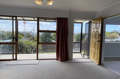 Photo of property in 2/9 Evans Road, Glen Eden, Auckland, 0602