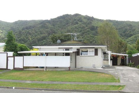 Photo of property in 15b Harvard Grove, Totara Park, Upper Hutt, 5018