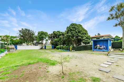 Photo of property in 19 Eruini Street, Waikanae Beach, Waikanae, 5036