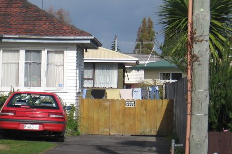 Photo of property in 2/2 Yeovil Road, Te Atatu Peninsula, Auckland, 0610