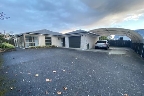 Photo of property in 1/4 Shakespeare Road, Milford, Auckland, 0620