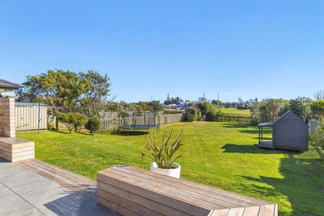Photo of property in 10 Cottonwood Close, Paraparaumu Beach, Paraparaumu, 5032