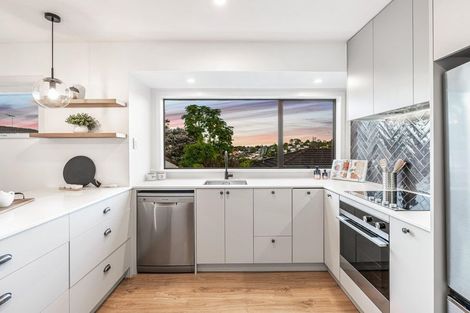 Photo of property in 243a Glengarry Road, Glen Eden, Auckland, 0602