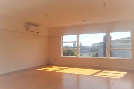 Photo of property in 292 Hurstmere Road, Takapuna, Auckland, 0622