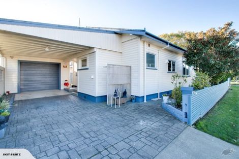 Photo of property in 28 Bowling Road, Greenmeadows, Napier, 4112