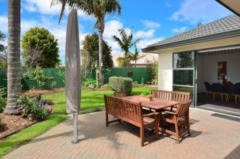 Photo of property in 9 Rosetti Rise, West Harbour, Auckland, 0618