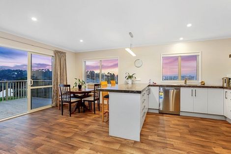 Photo of property in 38 Roberts Road, Matakatia, Whangaparaoa, 0930