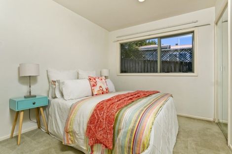 Photo of property in 26 Taroka Close, Pinehill, Auckland, 0632