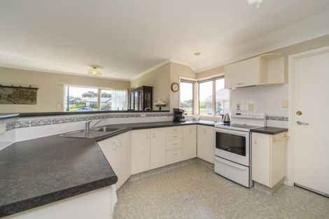 Photo of property in 3 Royal Fern, Kelvin Grove, Palmerston North, 4414
