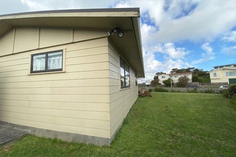 Photo of property in 75 Horokiwi Road West, Newlands, Wellington, 6037