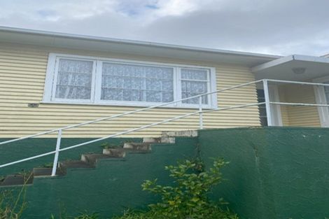 Photo of property in 17 Raroa Terrace, Tawa, Wellington, 5028