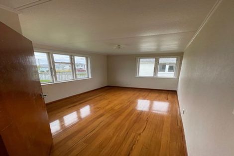 Photo of property in 28 Roberts Avenue, Bayswater, Auckland, 0622