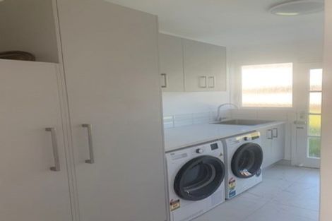 Photo of property in 40 Richards Avenue, Forrest Hill, Auckland, 0620