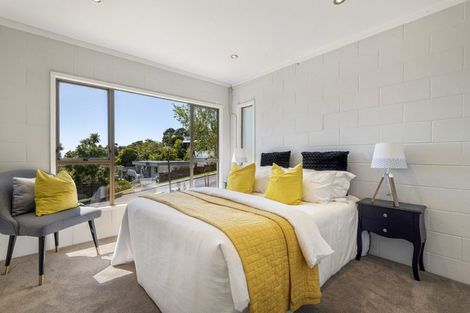 Photo of property in 9 Malters Place, Browns Bay, Auckland, 0630