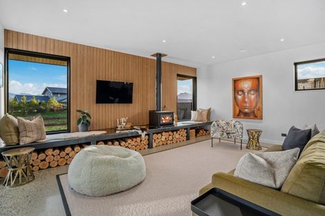 Photo of property in 11 Sapphire Spring Rise, Wanaka, 9305