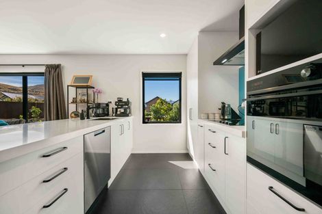 Photo of property in 2 Collie Road, Pukekohe, 2120