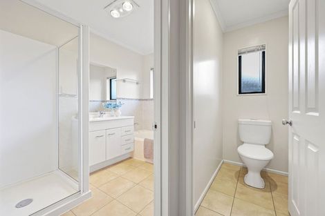 Photo of property in 25 Dairyland Drive, East Tamaki Heights, Auckland, 2016