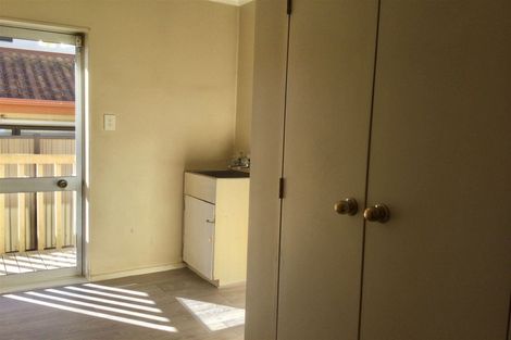 Photo of property in 2/421 Mount Albert Road, Mount Roskill, Auckland, 1041