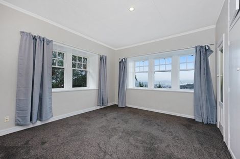 Photo of property in 118 Kelburn Parade, Kelburn, Wellington, 6012
