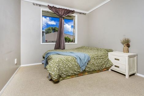Photo of property in 5 Sunvista Avenue, Oteha, Auckland, 0632