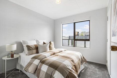 Photo of property in 2/23 Powrie Street, Glenfield, Auckland, 0629