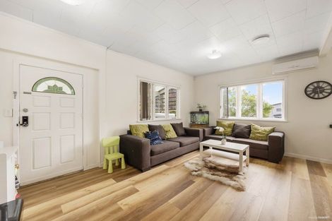 Photo of property in 1/245 Pakuranga Road, Pakuranga, Auckland, 2010