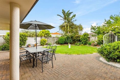 Photo of property in 10 Suncrest Drive, West Harbour, Auckland, 0618