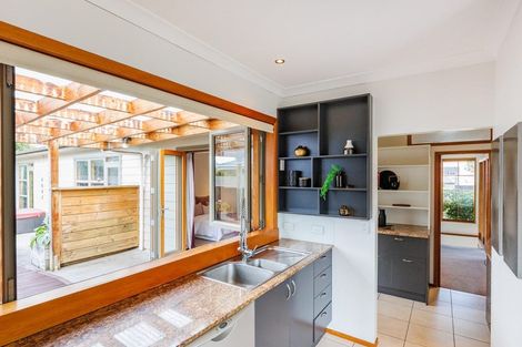 Photo of property in 38 Winston Avenue, Hokowhitu, Palmerston North, 4410