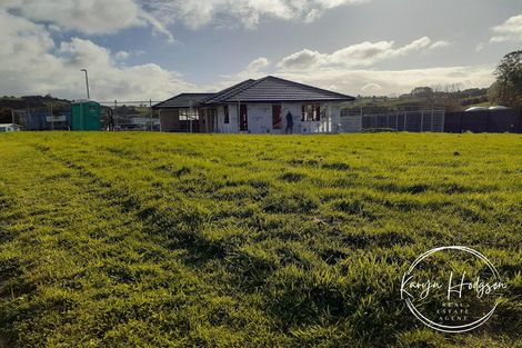 Photo of property in 11 Manaaki Circle, Paparoa, 0571