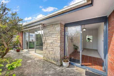 Photo of property in 82 Botany Road, Botany Downs, Auckland, 2010