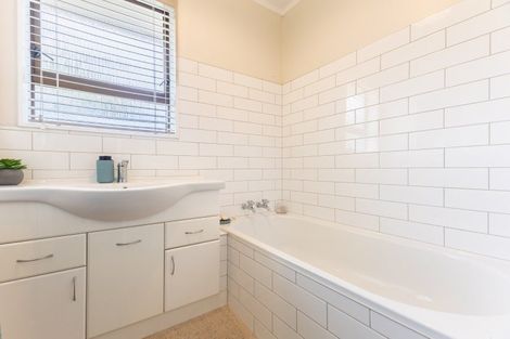 Photo of property in 42 Awanui Drive, Waikanae, 5036