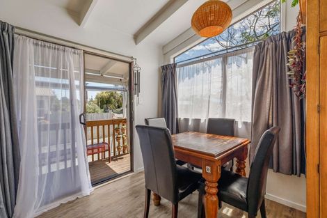 Photo of property in 16 Te Moau Avenue, Parakai, 0830