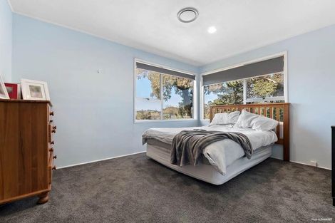 Photo of property in 22 St Catherine Crescent, West Harbour, Auckland, 0618