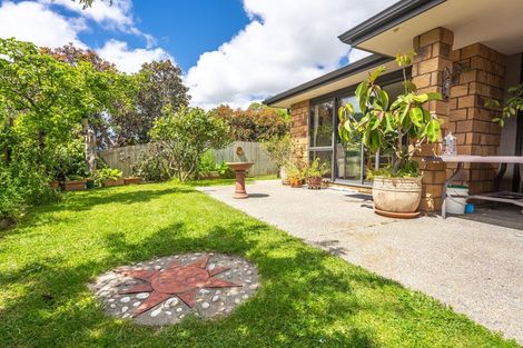 Photo of property in 15 Fairway Oaks Drive, Waikanae Beach, Waikanae, 5036