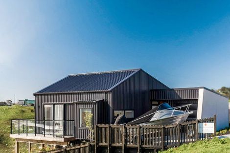 Photo of property in 15 Maataitai Road, Raglan, 3225