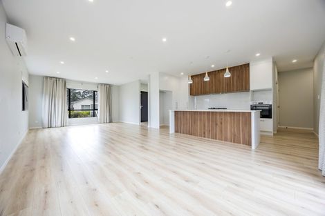 Photo of property in 15 Ropere Street, Kumeu, 0810