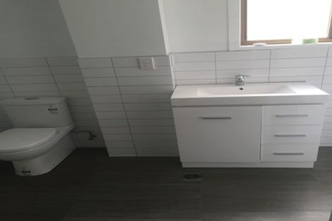 Photo of property in 24 Heaton Grove, Chatswood, Auckland, 0626