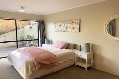 Photo of property in 2/26 Dudding Avenue, Northcote, Auckland, 0627