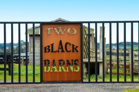 Photo of property in 5 Codlin Road, Waiuku, 2683